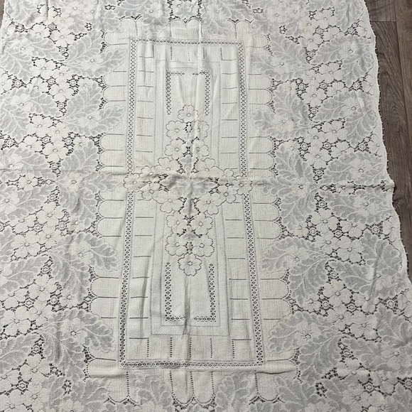VTG Floral Tablecloth - Picture 3 of 6